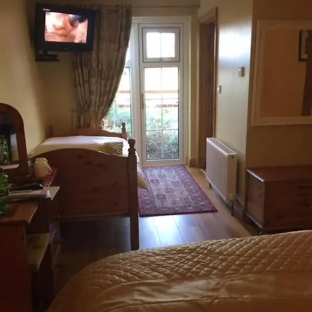 Evergreen Bed & Breakfast 3*